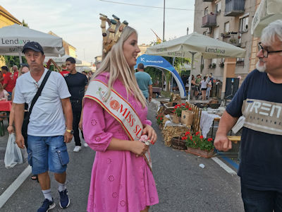 Miss Slovenia bei der Arbeit ...