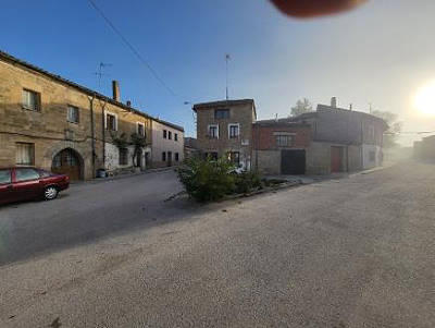 Ort an der Kreuzung zweier wichtiger Handelsrouten aus der Römerzeit Ort an der Kreuzung zweier wichtiger Handelsrouten aus der Römerzeit