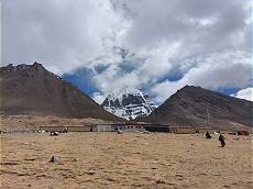 Kailash Kora: Heiliger Berg in Wolken oberhalb Nachtlager