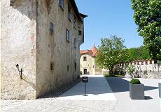 Wasserschloss Otocek: Innerhalb der Wehrmauer